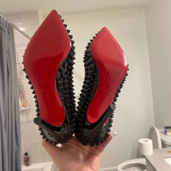 christian louboutin patent leather studded accents pumps - Picture 2 of 4